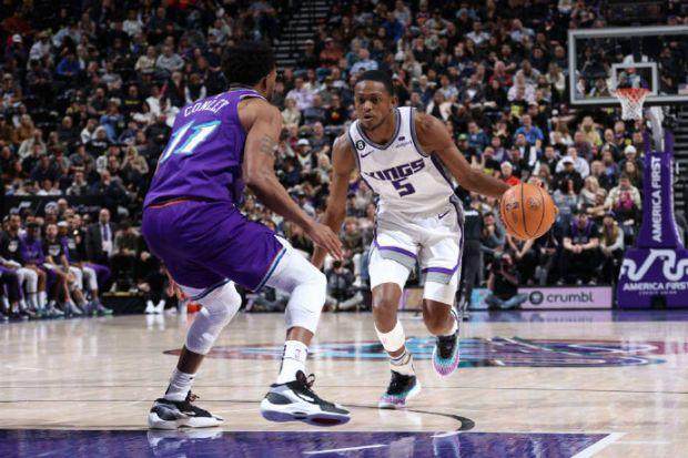 博鱼APP-末节22分带走胜利！福克斯成本赛季联盟关键球之王